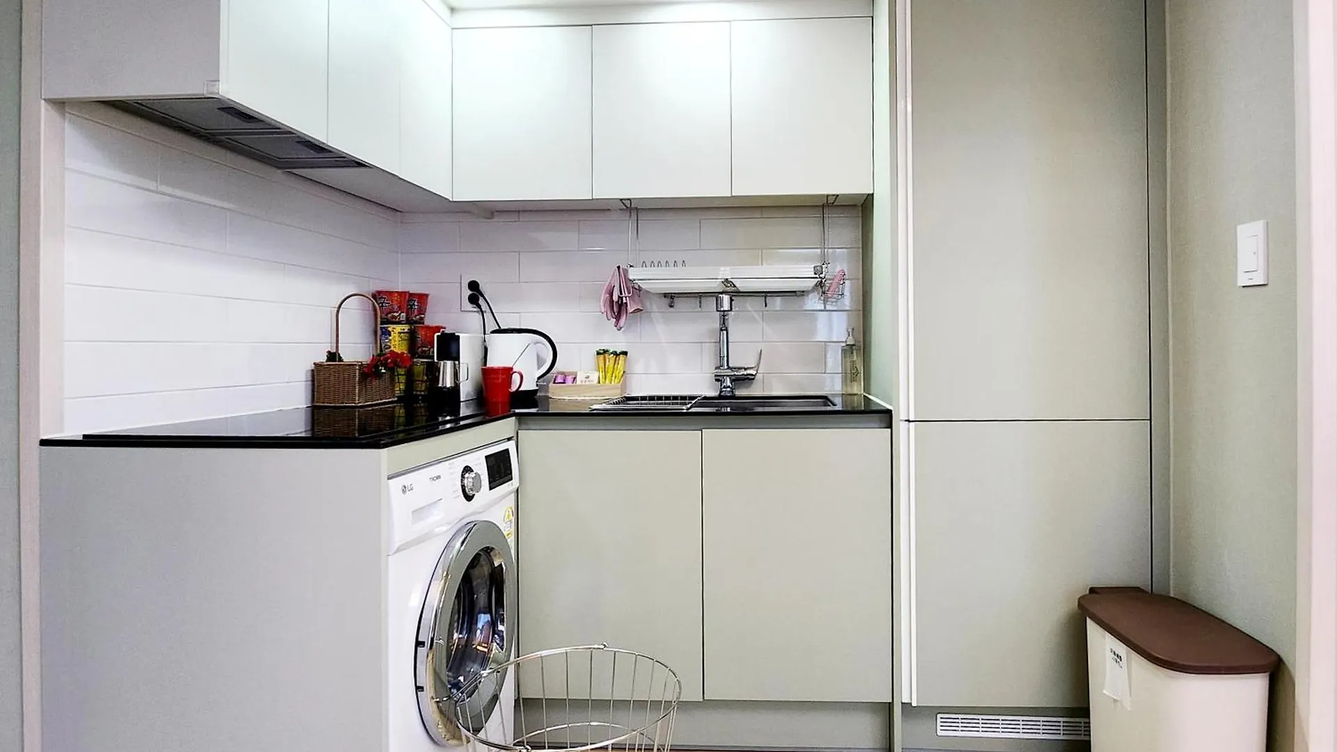 Hongik University Sinchon Sirince Σεούλ 0*,  Νότια Κορέα