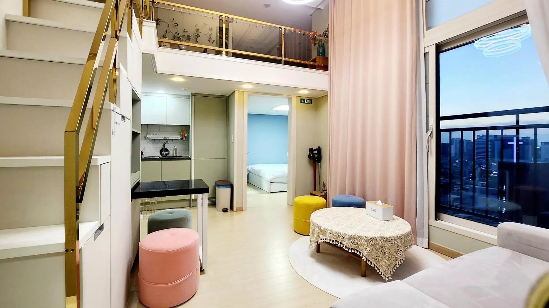 Hongik University Sinchon Sirince Seoul