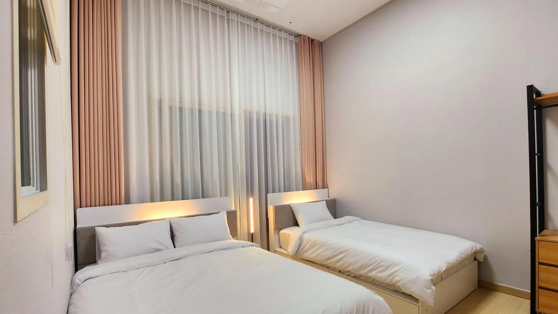 Hongik University Sinchon Sirince Seoul