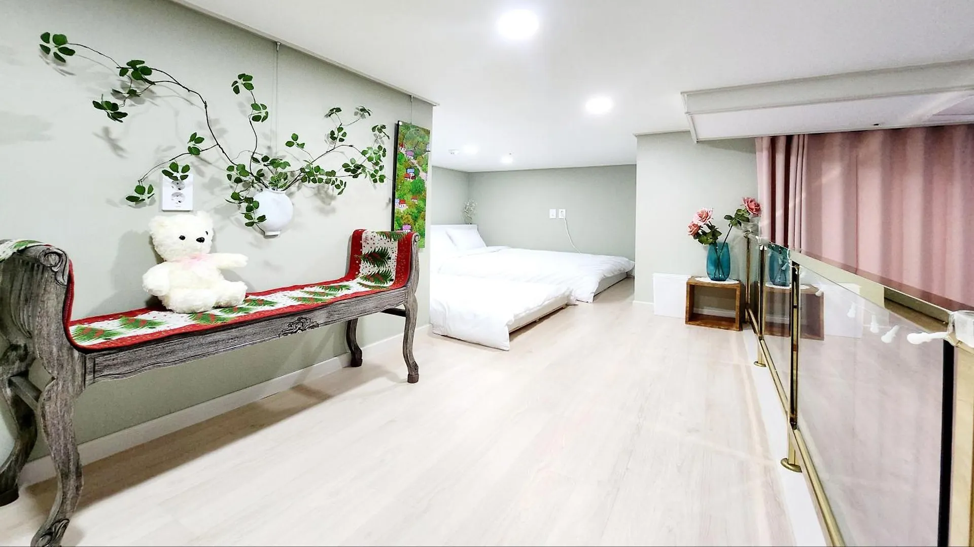Hongik University Sinchon Sirince Seoul 0*,